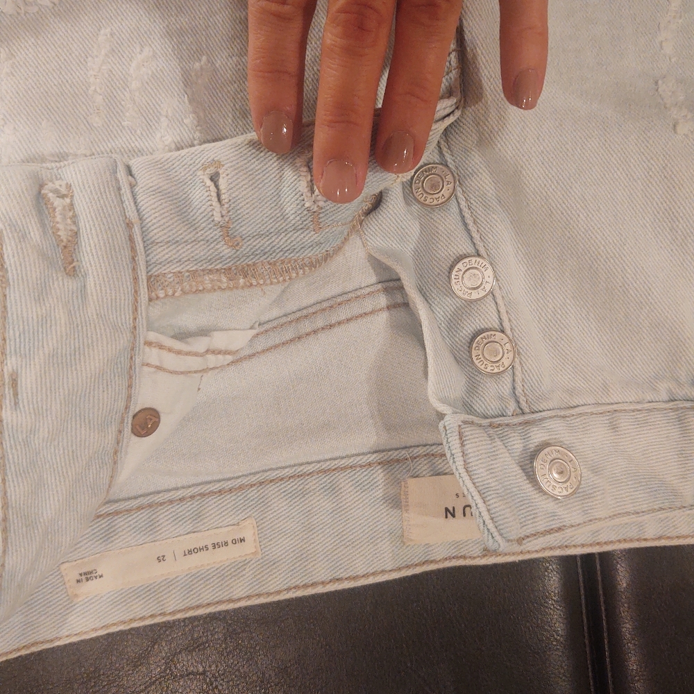 Pacsun Mid-Rise Distressed Denim Shorts - Picture 6 of 9